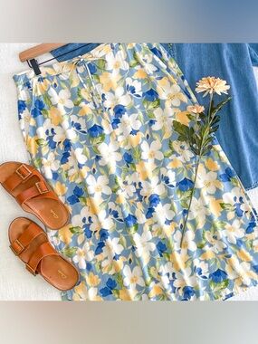 Vintage floral midi skirt.